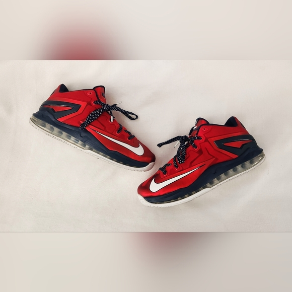 NIKE Max Lebron 11 Low Independence Day Limited Edition
